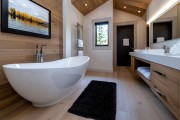 Salle de bain sur mesure : les systèmes prêts à poser facilitent le travail des artisans