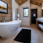 Salle de bain sur mesure : les systèmes prêts à poser facilitent le travail des artisans