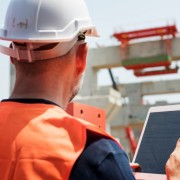 Chantiers, rénovation, stockage : pourquoi le suivi des conditions ambiantes devient un sujet opérationnel