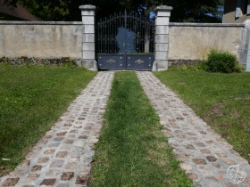 Osez les matériaux anciens pour le revêtement de sols extérieurs