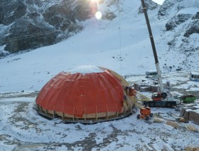 Valnat isole un igloo géant