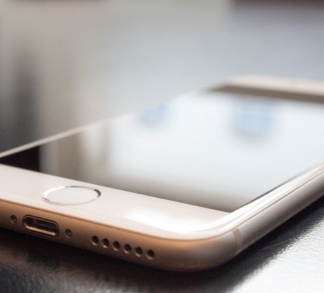 Iphone, Batiactu grille la politesse aux autres